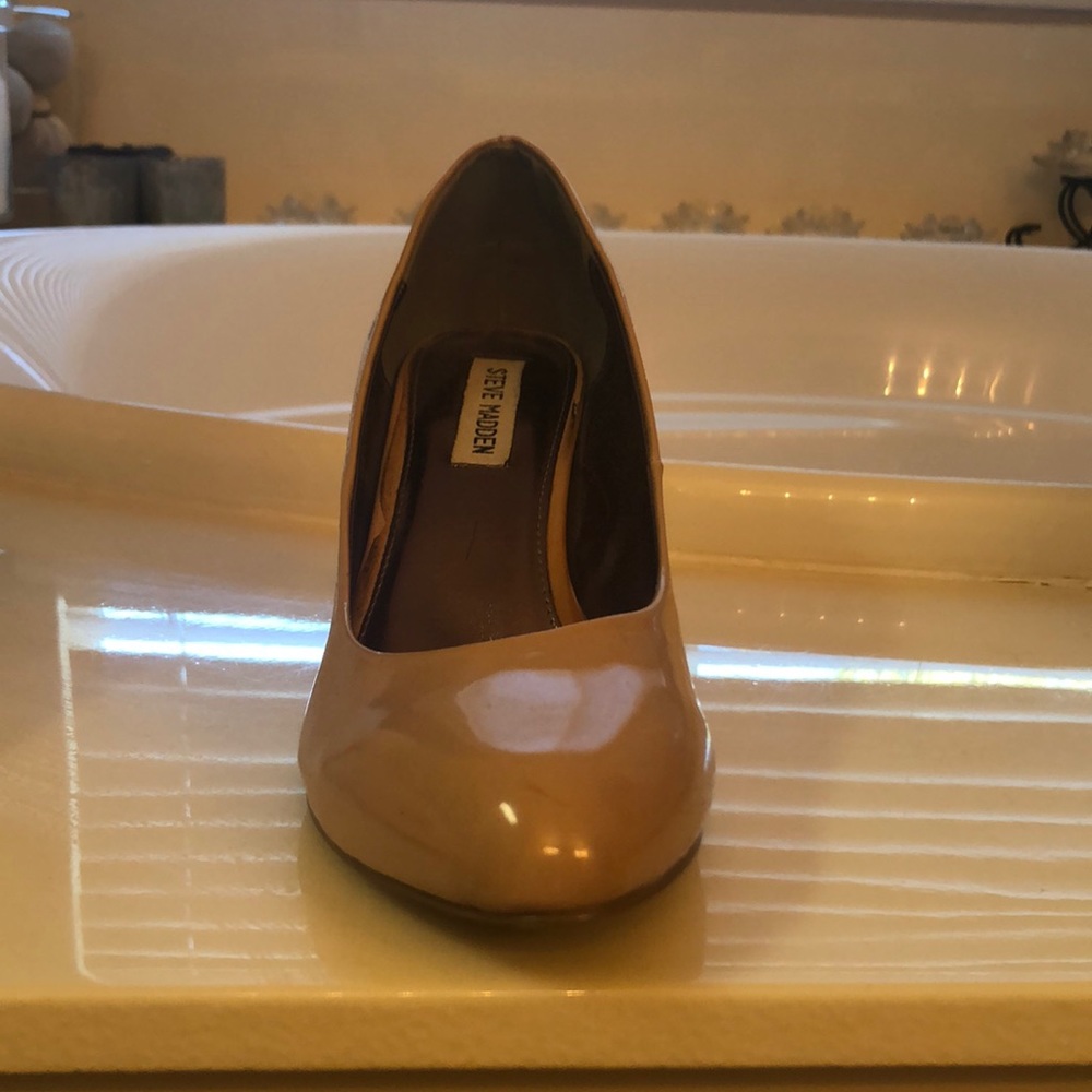 Steve Madden nude heels size 10